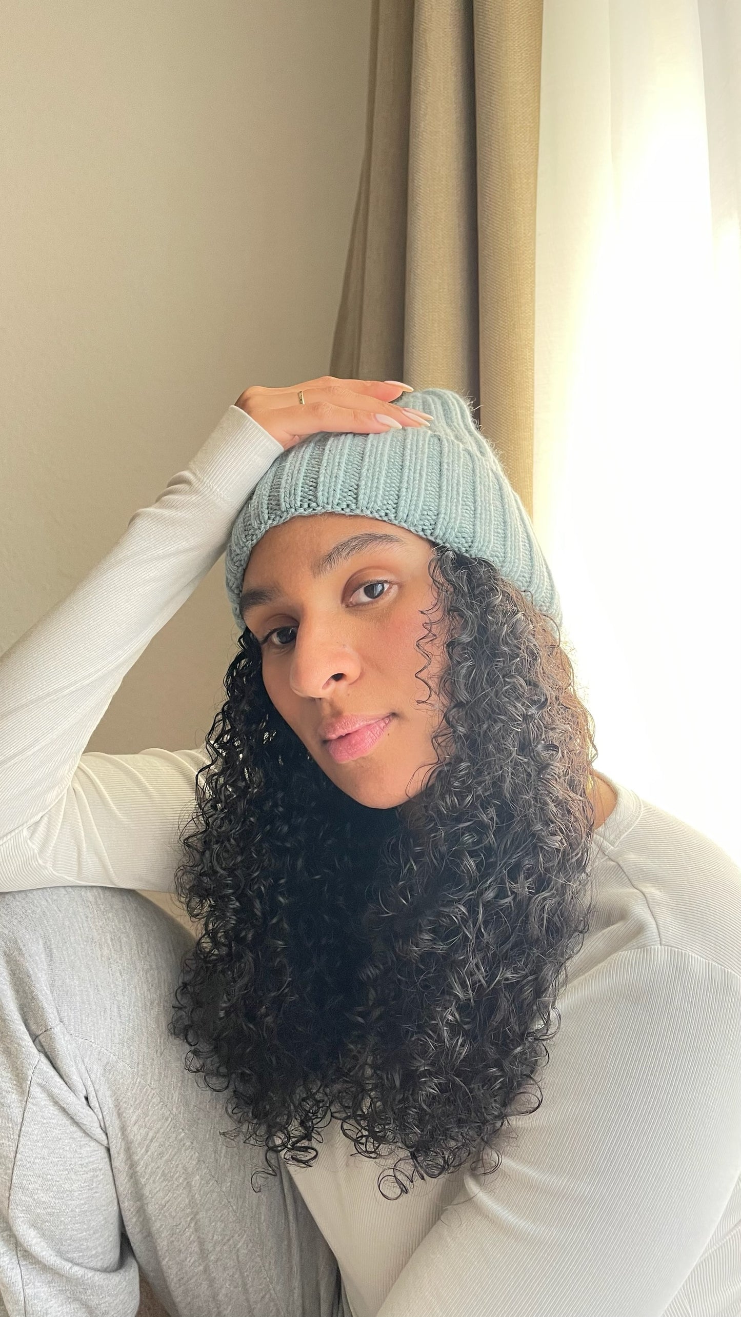 Bonnet tricot doublé satin bleu