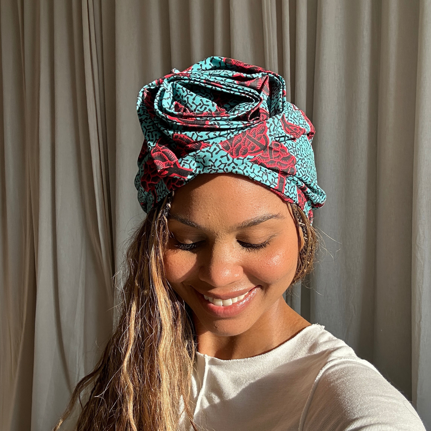 Satin gefütterter Turban blau rot
