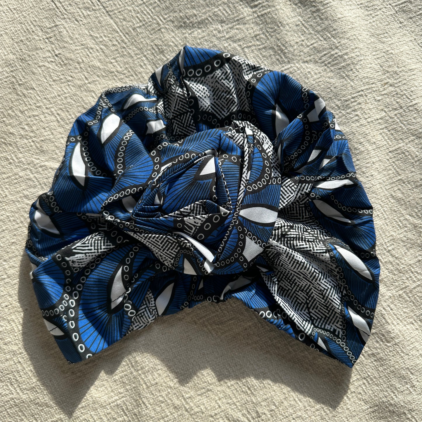 Satin gefütterter Turban blau weiss