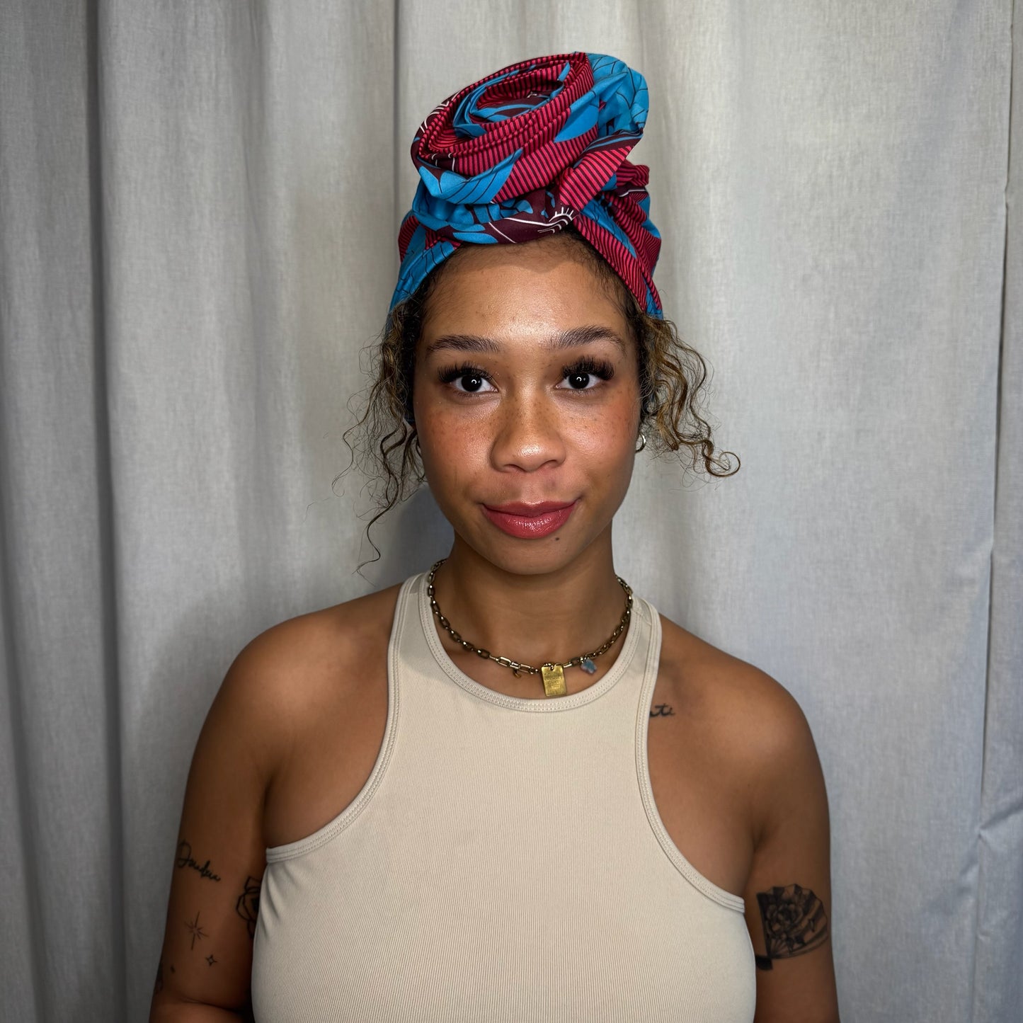 Satin gefütterter Turban blau gemustert