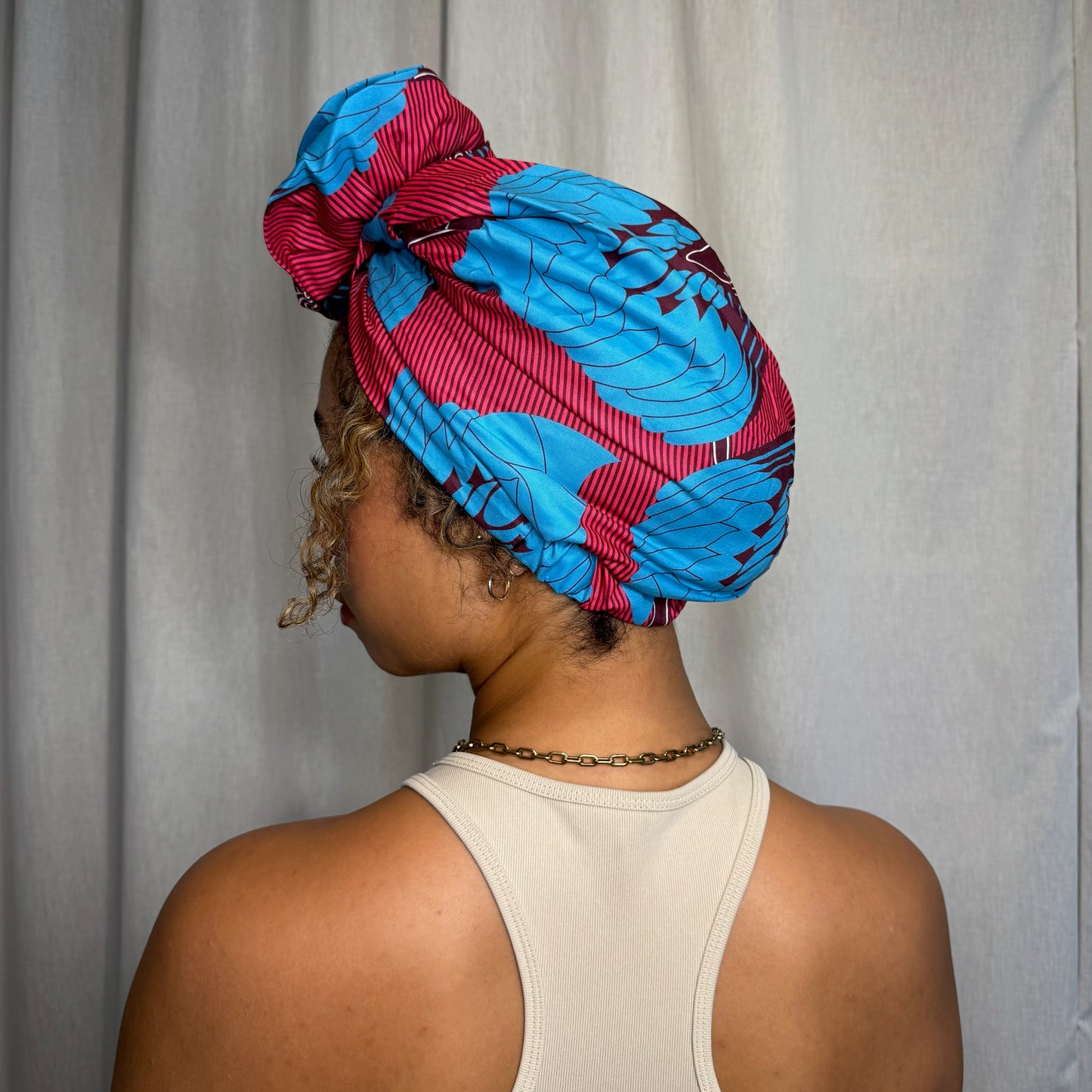 Satin gefütterter Turban blau gemustert