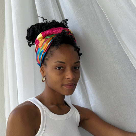 Tissu satiné rose coloré