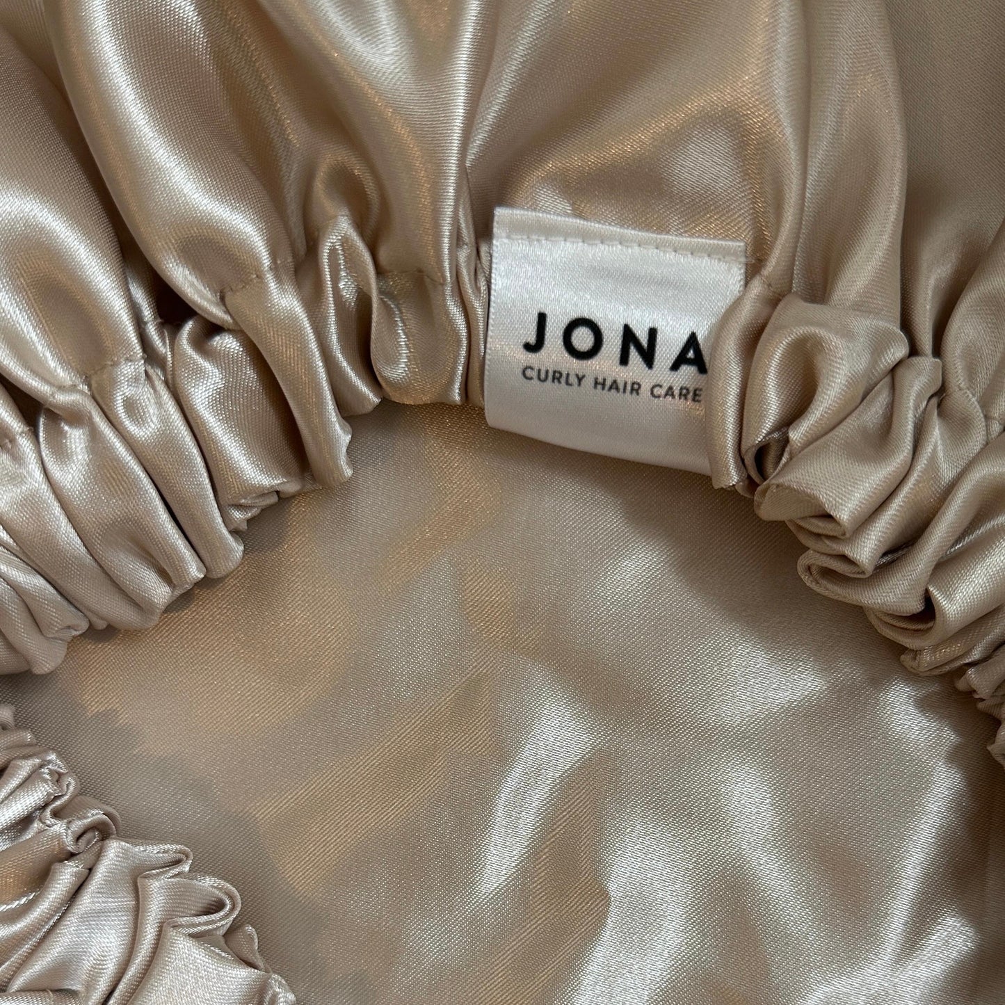 JEN by curly hair care Satin Cap Sena Größen verstellbar, Cappuccino