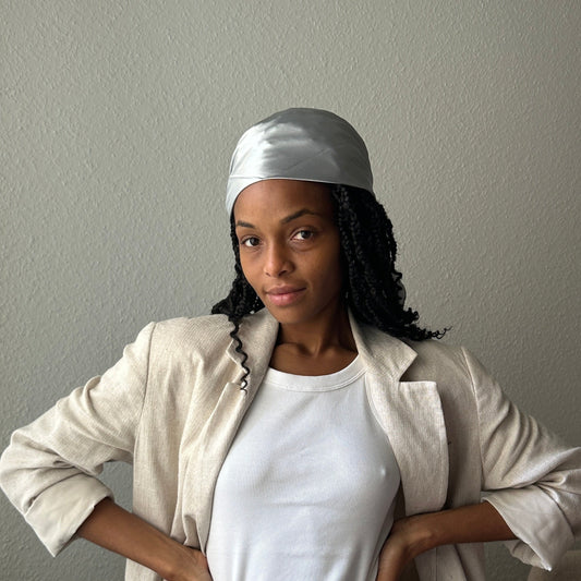 Tissu satiné gris clair