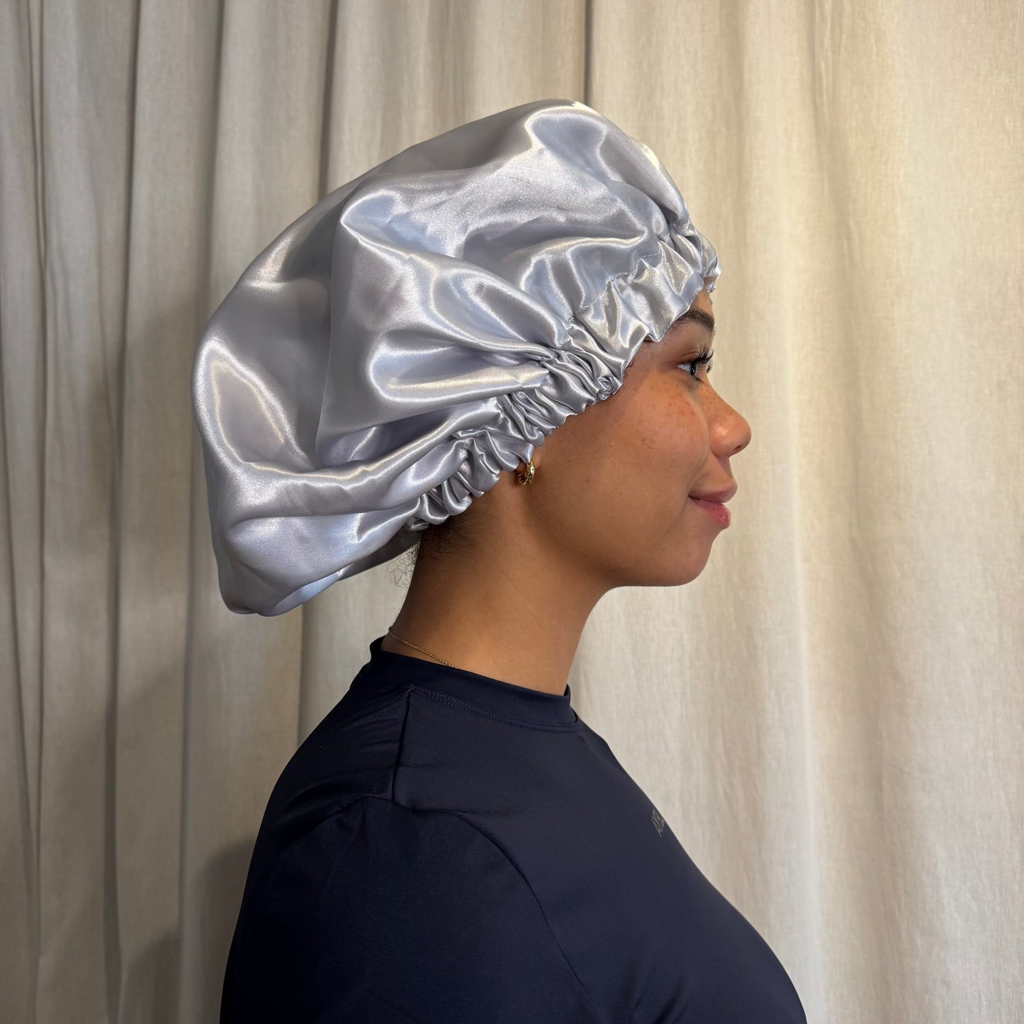 JEN by curly hair care Satin Cap Kimya, hell grau