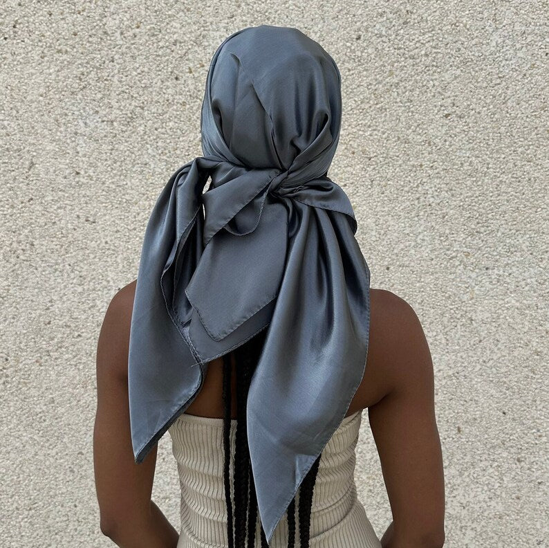 Tissu satiné gris