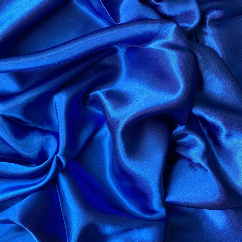 Tissu satiné bleu roi