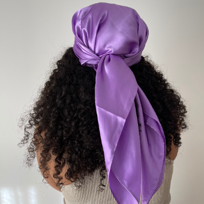 Tissu satiné violet