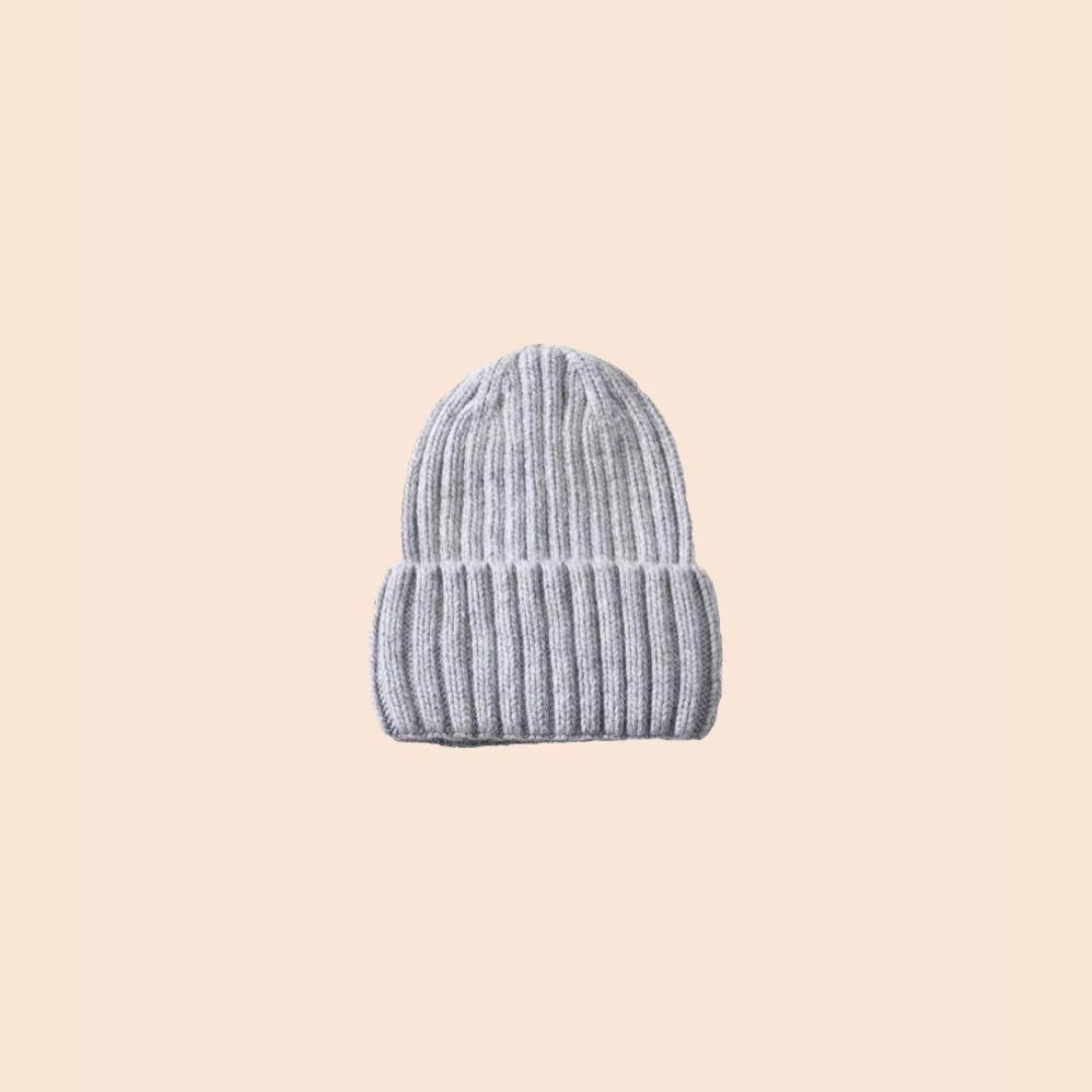 Bonnet tricot doublé satin gris clair
