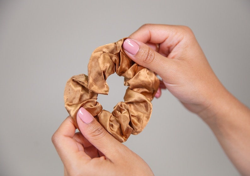 Satin Scrunchie S braun