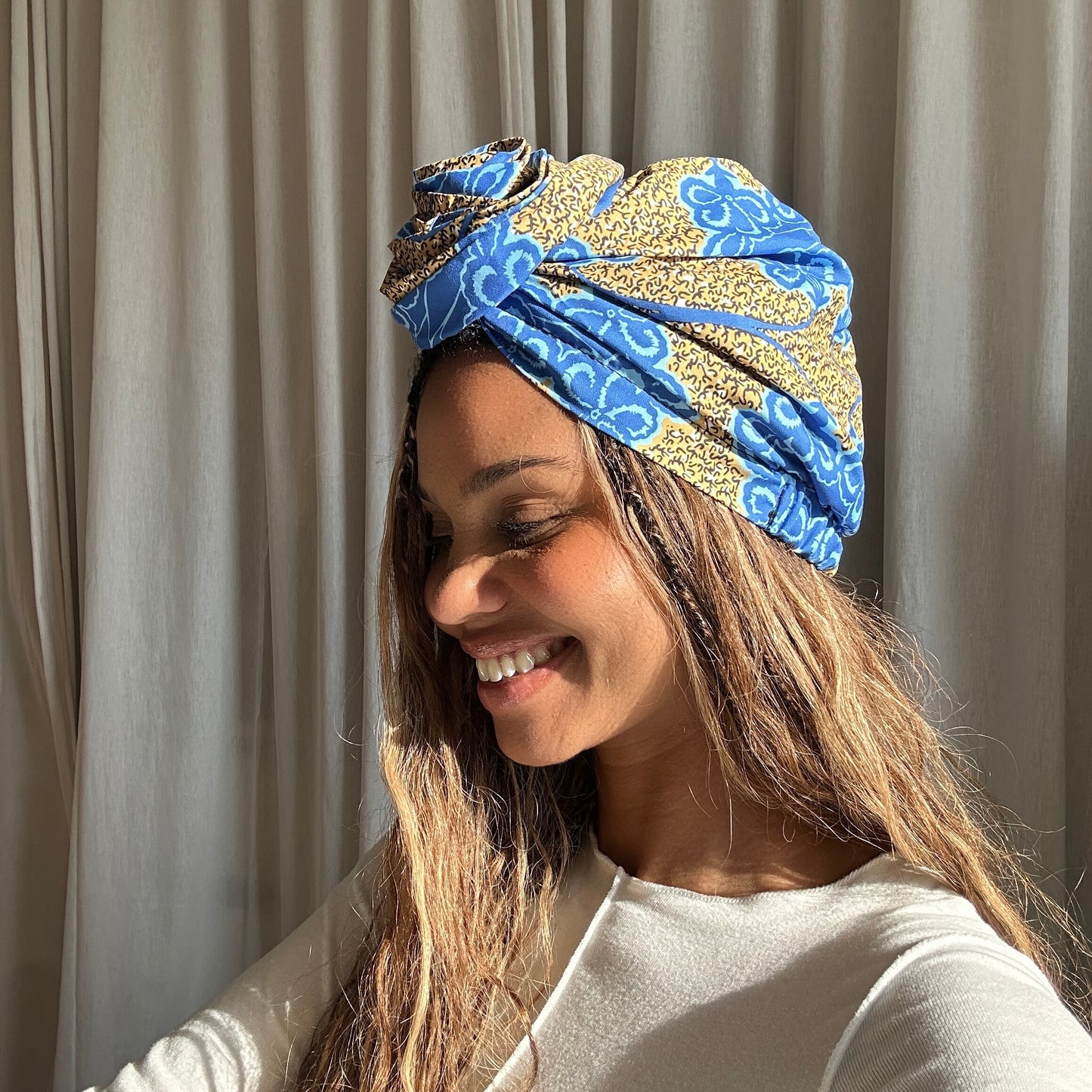 Satin gefütterter Turban blau gelb