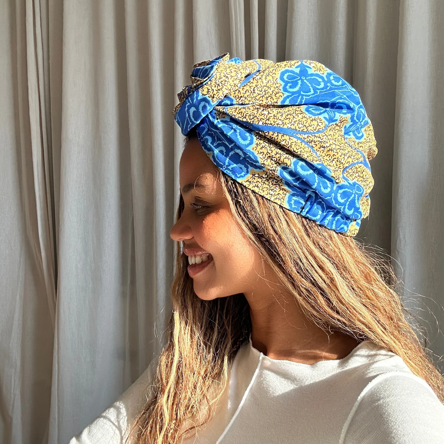 Satin gefütterter Turban blau gelb