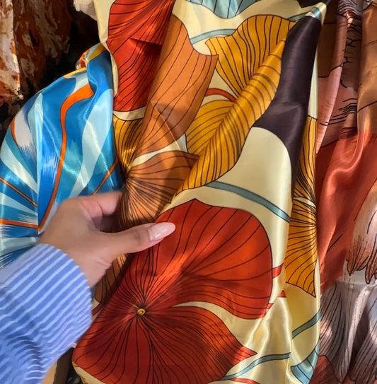 Tissu satiné coloré