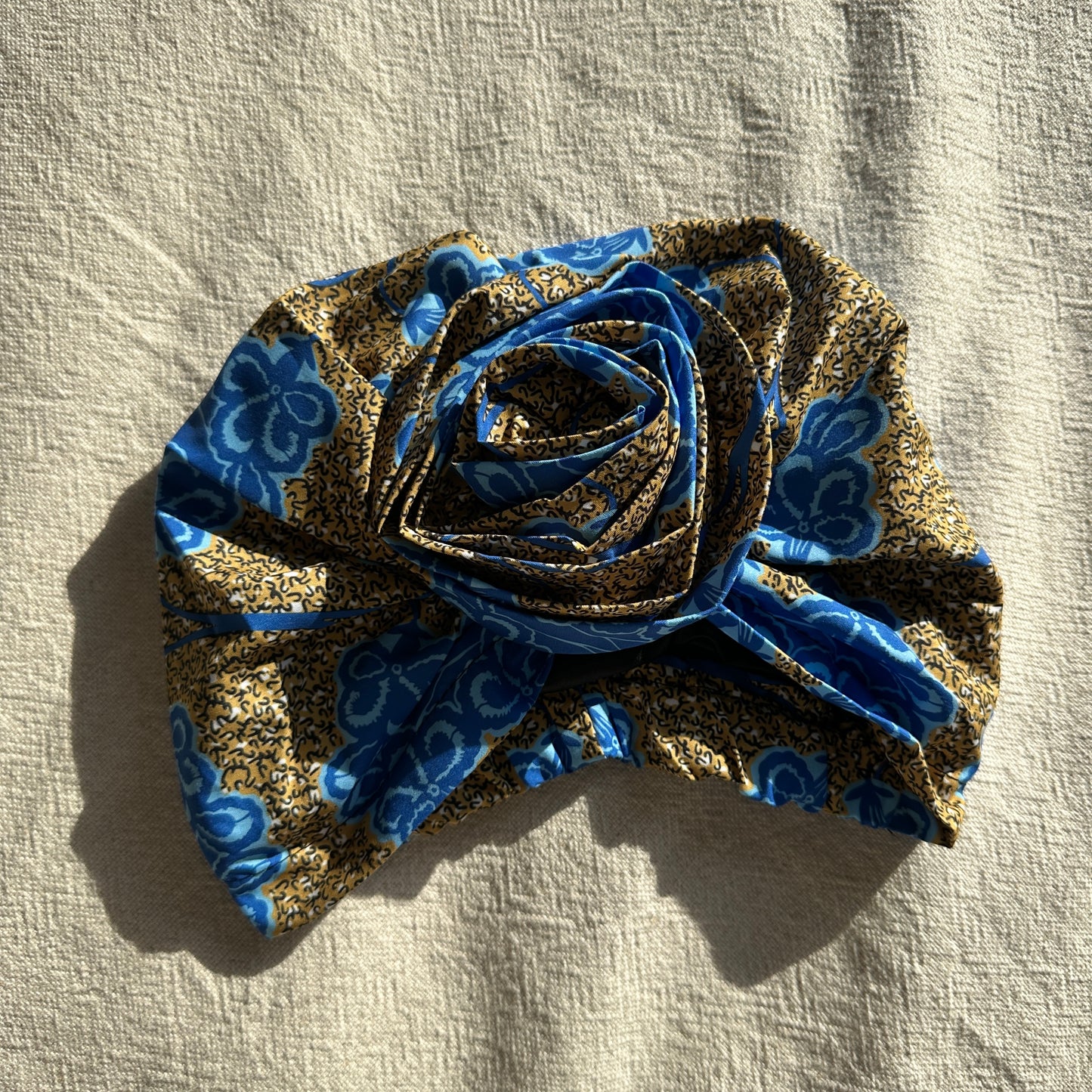 Satin gefütterter Turban blau gelb