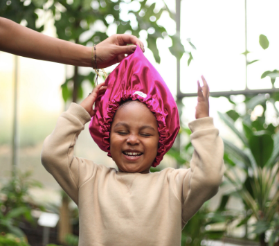 JEN by Curly Hair Care Bonnet en Satin Rose, rose