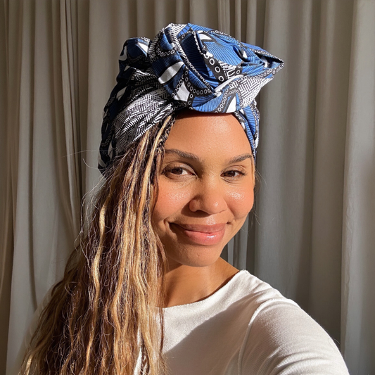 Satin gefütterter Turban blau weiss